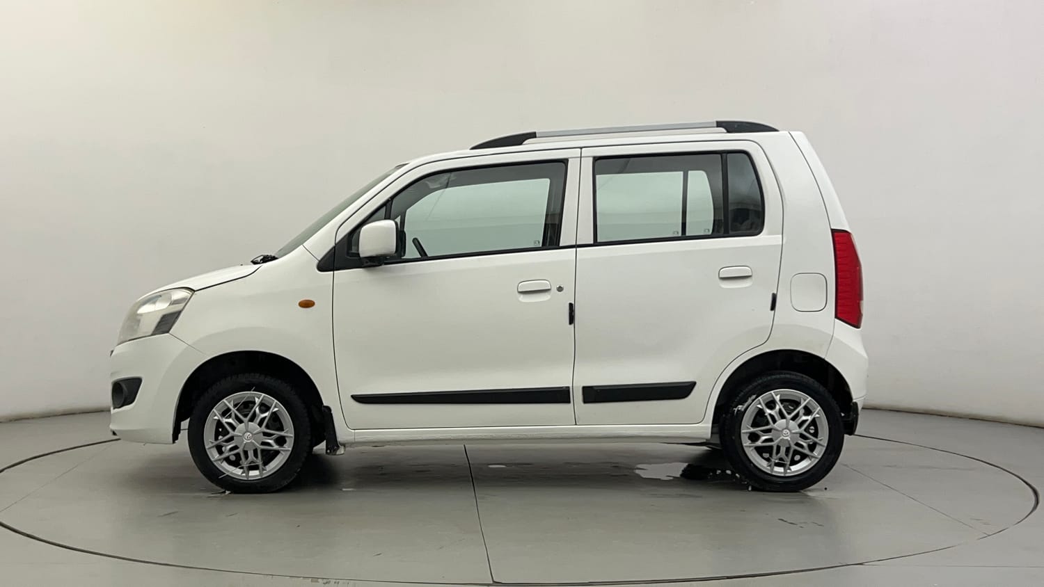 Used 2015 Maruti Suzuki Wagon R VXI Petrol Manual exterior LEFT SIDE VIEW