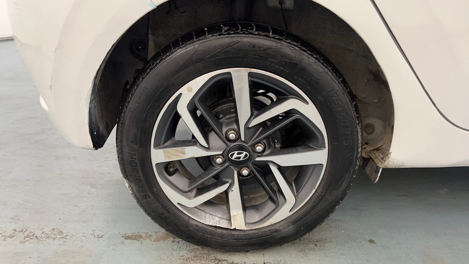 Used 2022 Hyundai Grand i10 Nios Asta 1.2 Kappa VTVT Petrol Manual tyres RIGHT REAR TYRE RIM VIEW