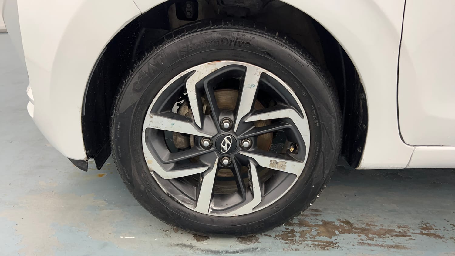 Used 2022 Hyundai Grand i10 Nios Asta 1.2 Kappa VTVT Petrol Manual tyres LEFT FRONT TYRE RIM VIEW