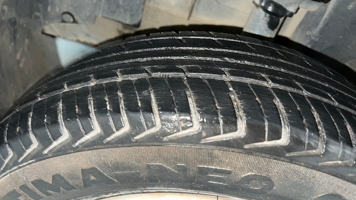 Used 2018 Renault Kwid RXL Petrol Manual tyres LEFT FRONT TYRE TREAD VIEW