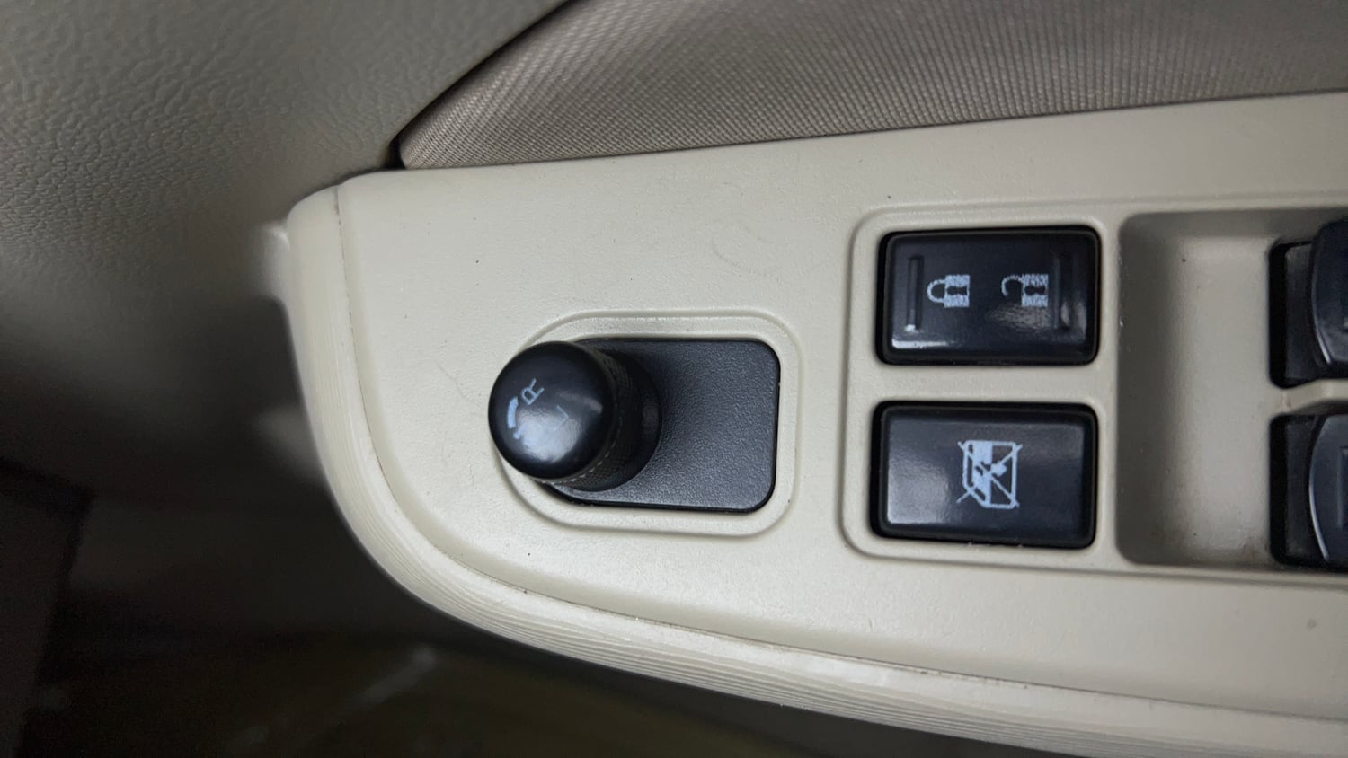 Used 2018 Maruti Suzuki Dzire VXi AMT Petrol Automatic top_features Adjustable ORVM