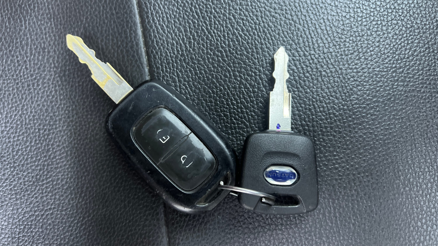 Used 2017 Datsun Redi-GO T (O) Petrol Manual extra CAR KEY VIEW
