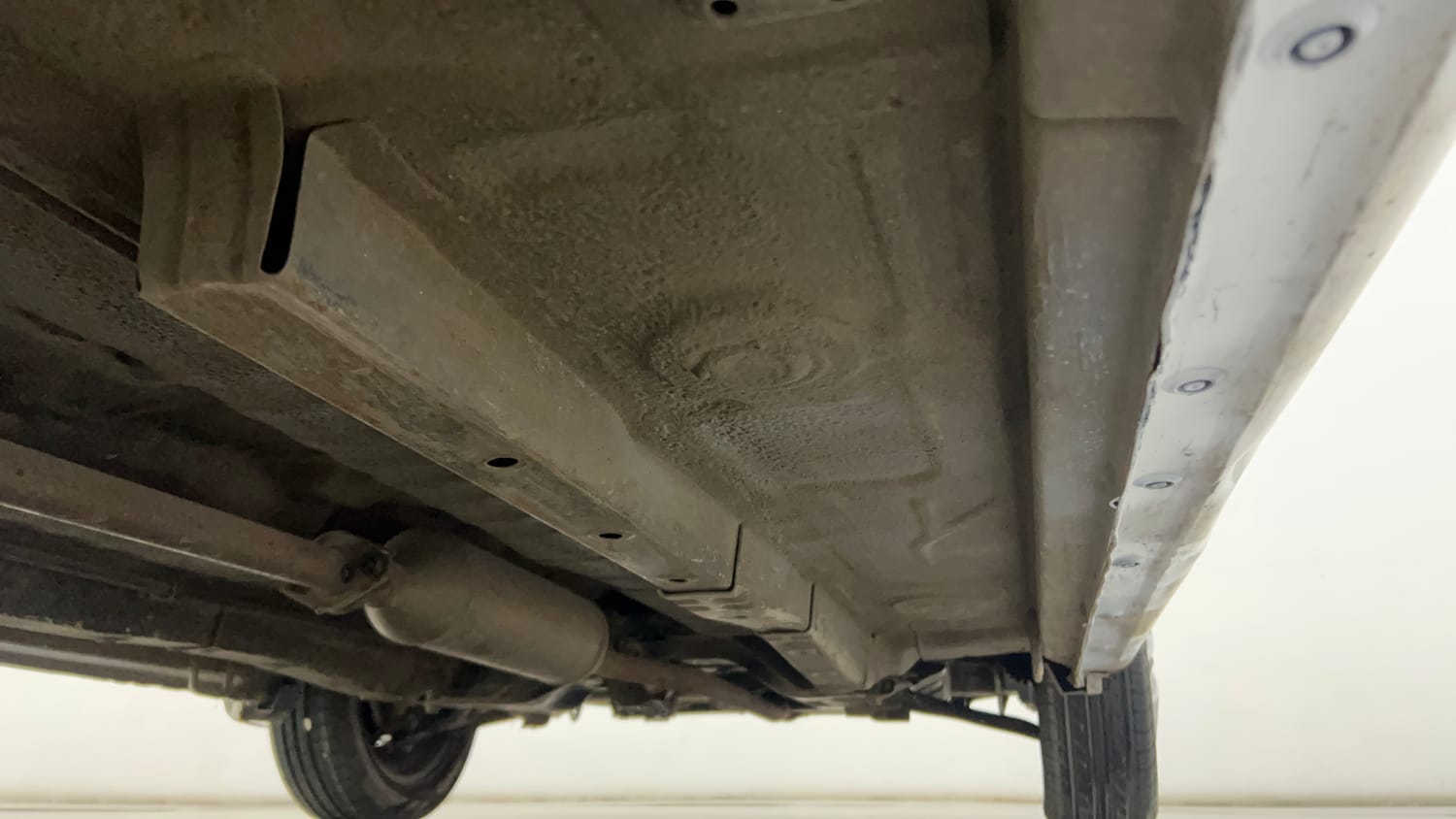 Used 2015 Maruti Suzuki Wagon R VXI Petrol Manual extra REAR RIGHT UNDERBODY VIEW