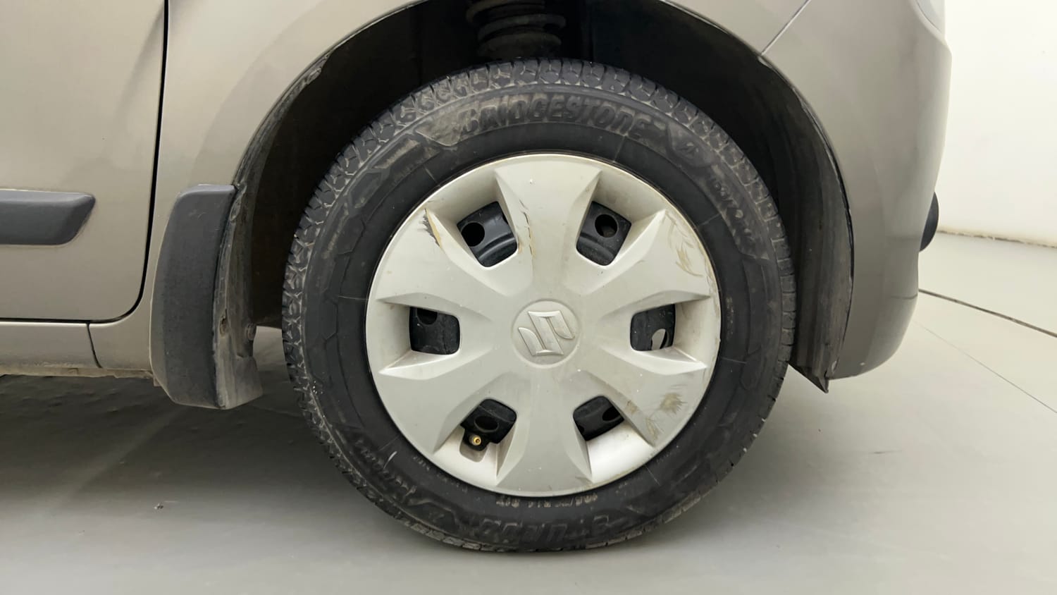 Used 2020 Maruti Suzuki Wagon R VXi 1.2 AMT Petrol Automatic tyres RIGHT FRONT TYRE RIM VIEW