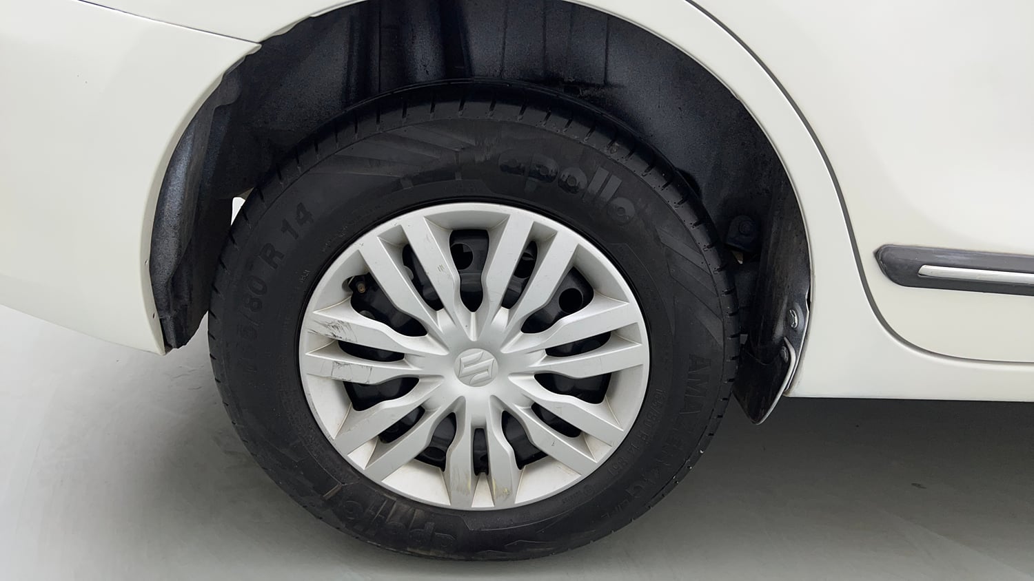 Used 2018 Maruti Suzuki Dzire VXi AMT Petrol Automatic tyres RIGHT REAR TYRE RIM VIEW