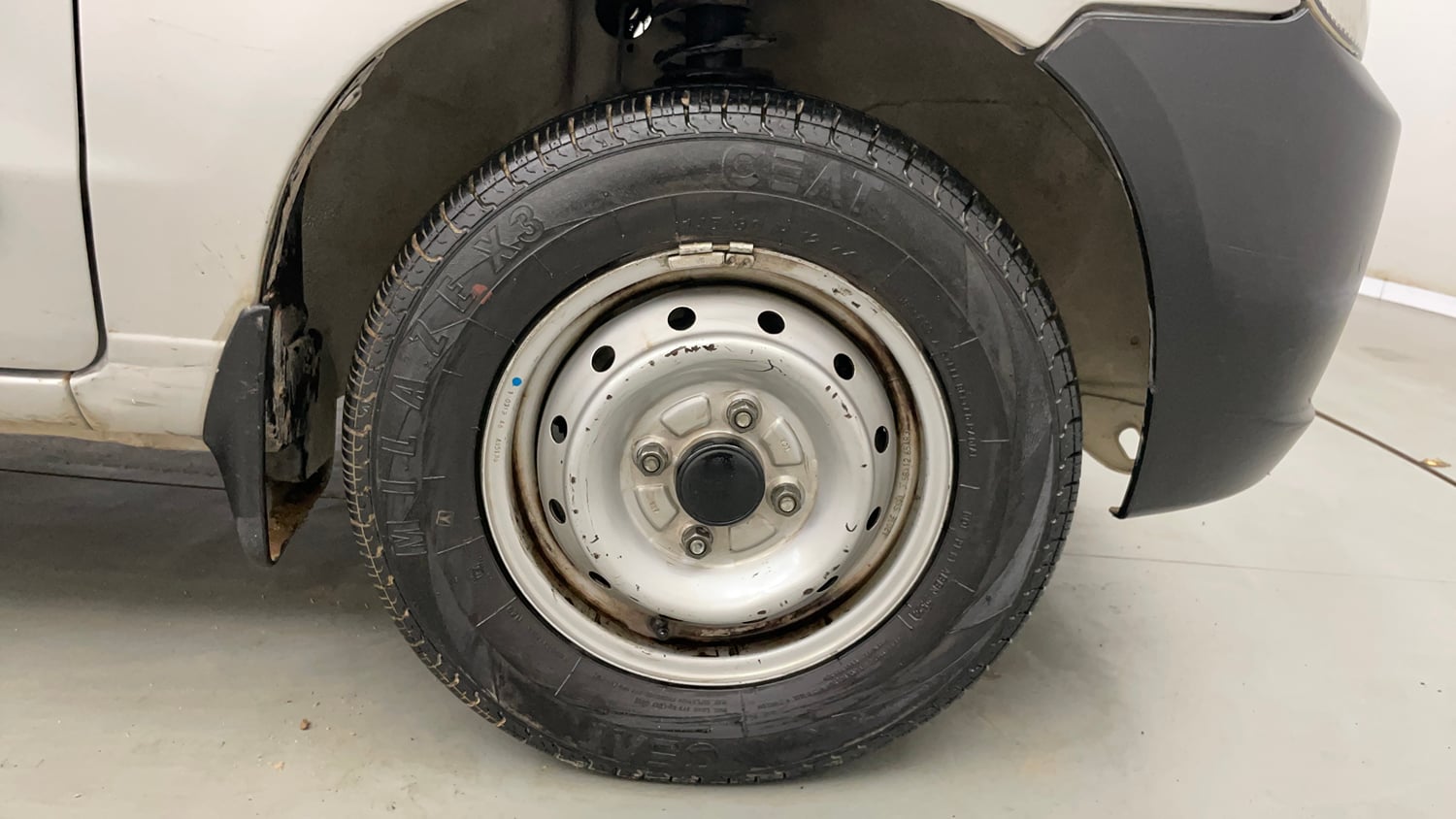 Used 2012 Maruti Suzuki Alto LXi BS-IV Petrol Manual tyres RIGHT FRONT TYRE RIM VIEW