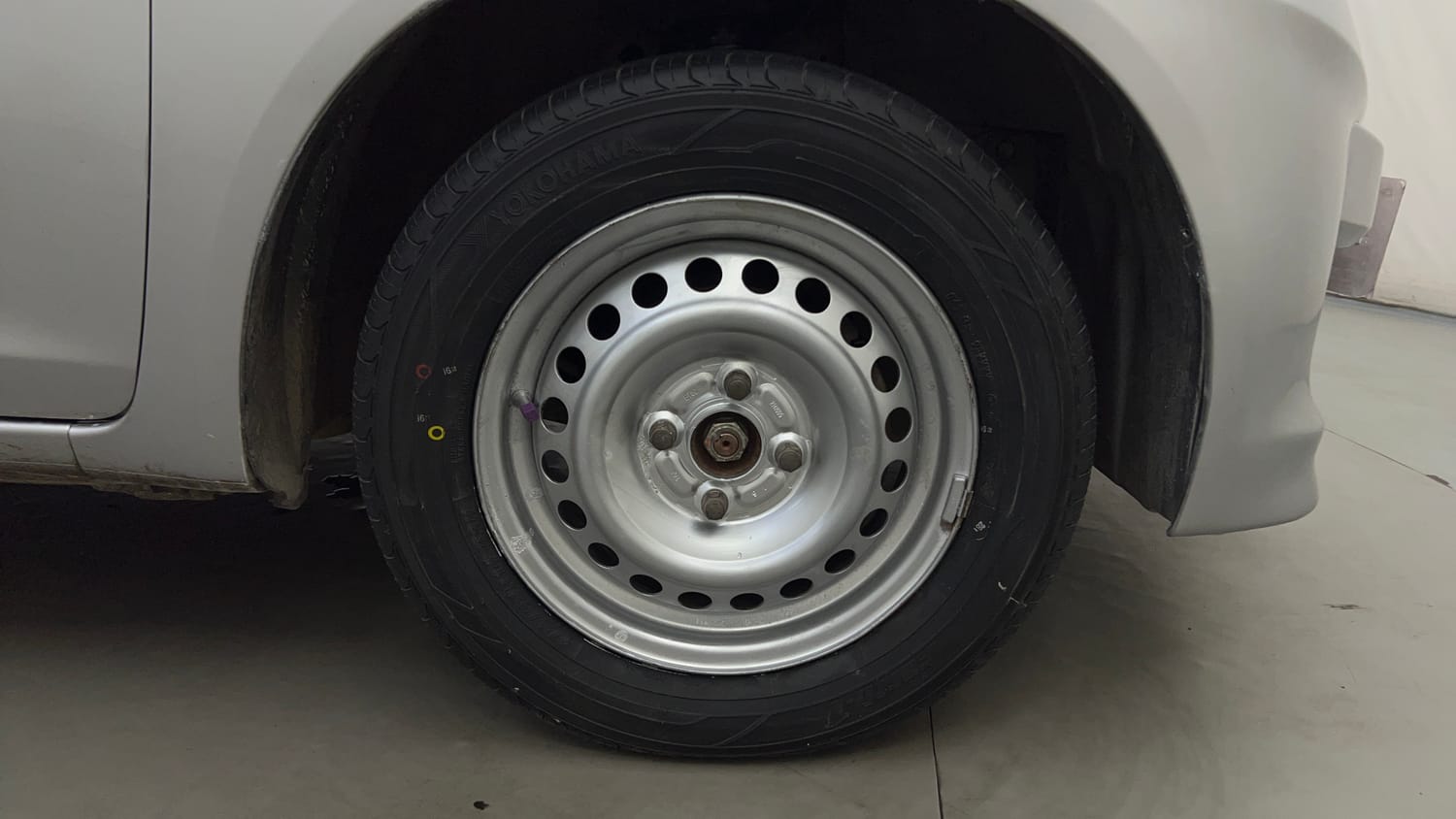 Used 2013 Honda Amaze 1.2 EX i-VTEC Petrol Manual tyres RIGHT FRONT TYRE RIM VIEW
