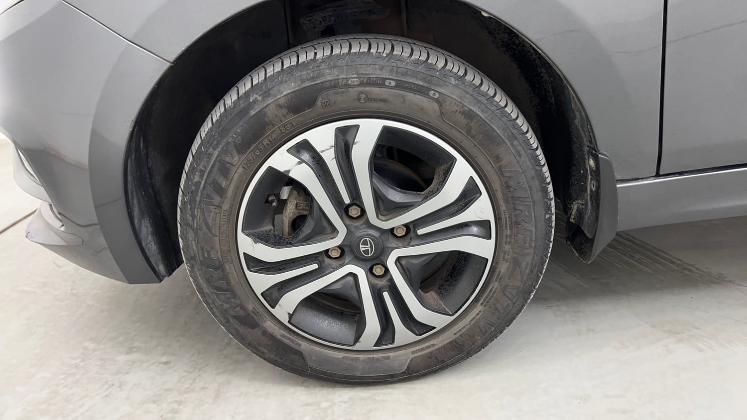 Used 2024 Tata Tiago XZA Plus iCNG Cng Automatic tyres LEFT FRONT TYRE RIM VIEW