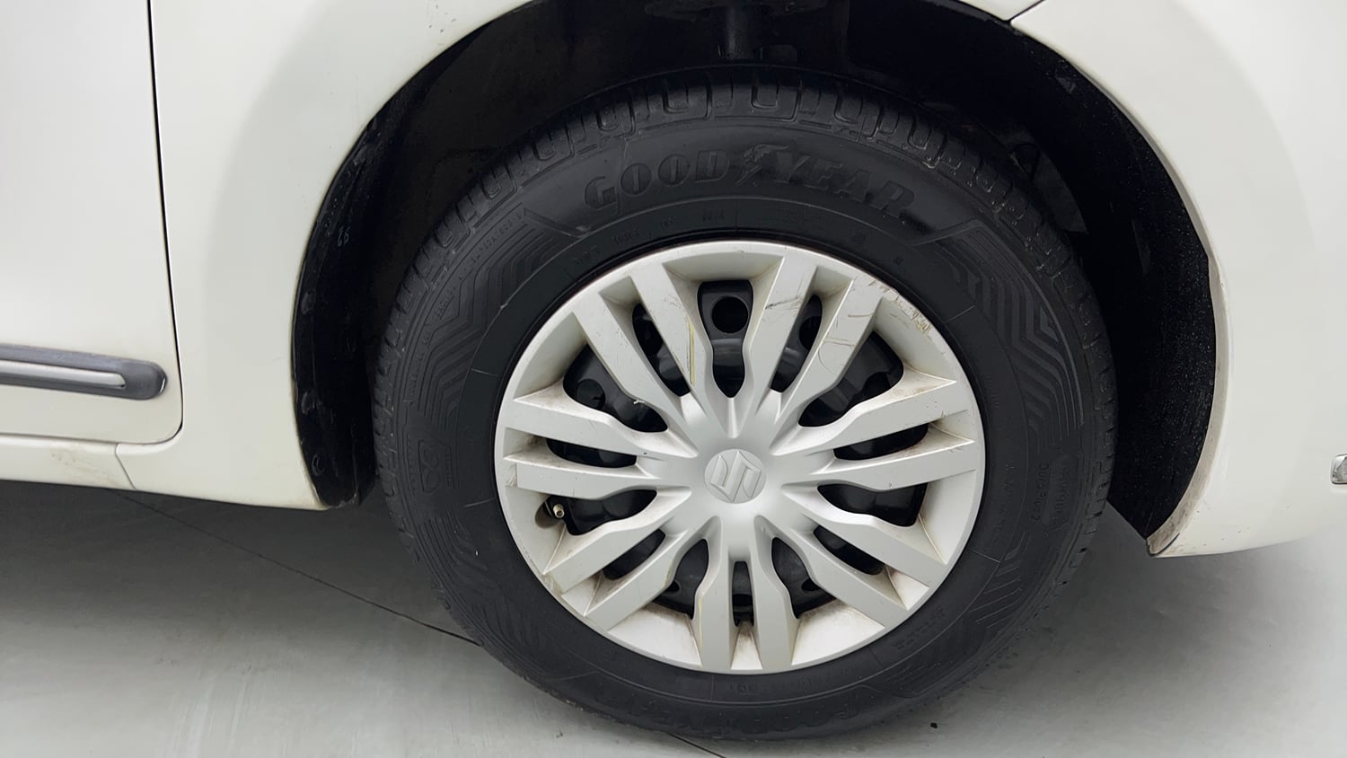 Used 2018 Maruti Suzuki Dzire VXi AMT Petrol Automatic tyres RIGHT FRONT TYRE RIM VIEW