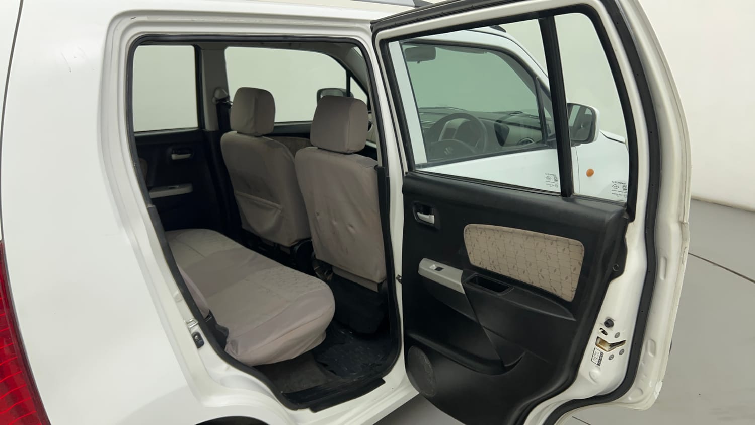 Used 2015 Maruti Suzuki Wagon R VXI Petrol Manual interior RIGHT SIDE REAR DOOR CABIN VIEW