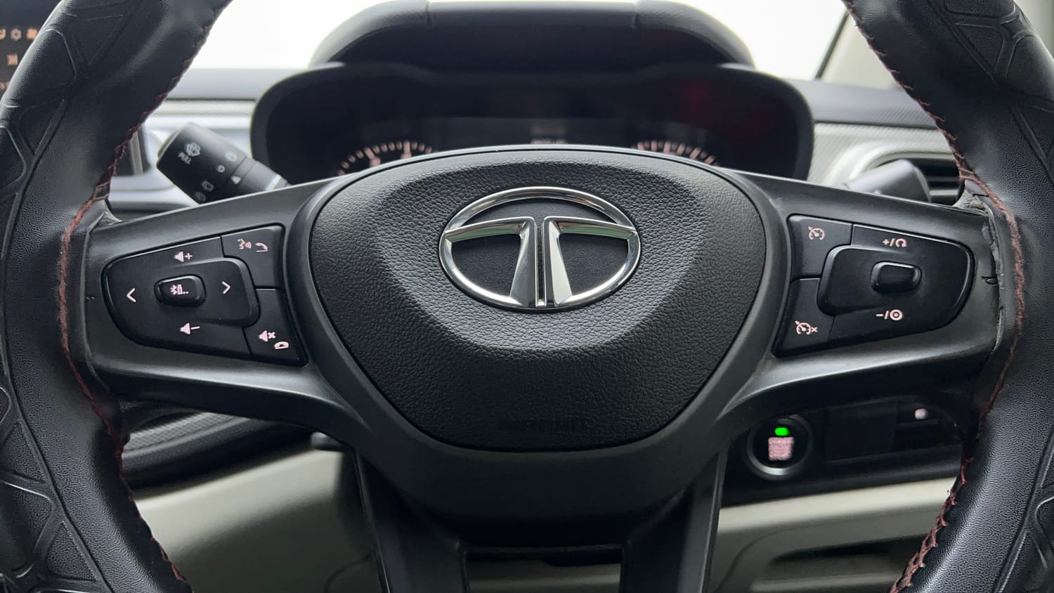 Used 2022 Tata Altroz XZ i-Turbo Petrol Petrol Manual top_features Airbags