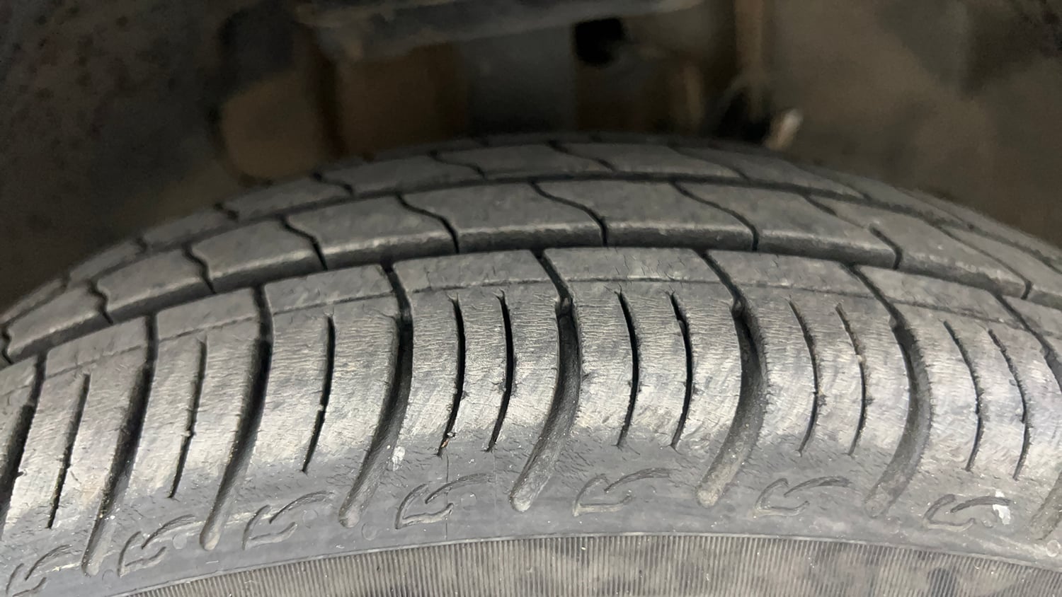 Used 2024 Tata Tiago XZA Plus iCNG Cng Automatic tyres RIGHT FRONT TYRE TREAD VIEW