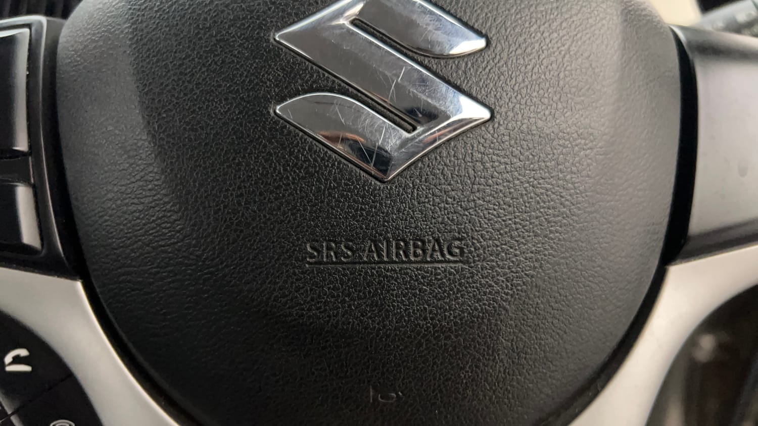 Used 2020 Maruti Suzuki Wagon R VXi 1.2 AMT Petrol Automatic top_features Airbags