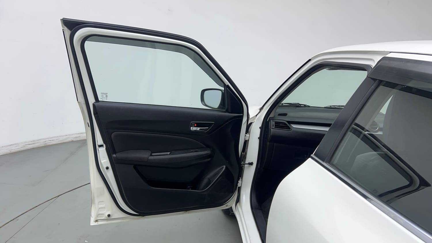 2021 Maruti Suzuki Swift VXi-21