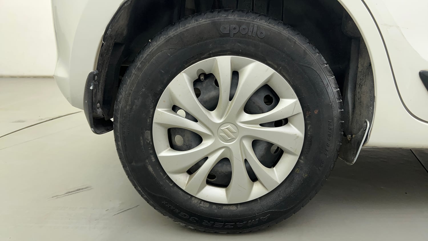 Used 2019 Maruti Suzuki Swift VXi Petrol Manual tyres RIGHT REAR TYRE RIM VIEW