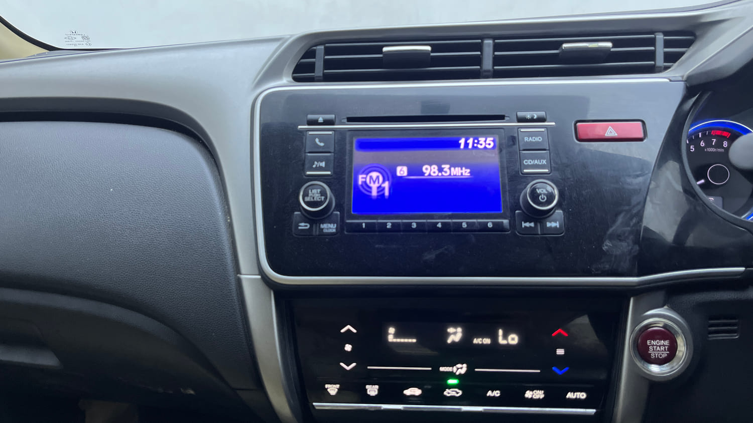 Used 2015 Honda City VX CVT Petrol Automatic interior MUSIC SYSTEM & AC CONTROL VIEW