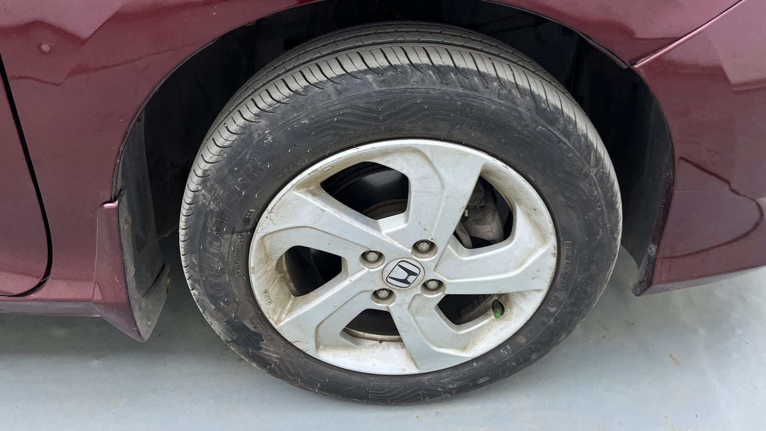 Used 2015 Honda City VX CVT Petrol Automatic tyres RIGHT FRONT TYRE RIM VIEW