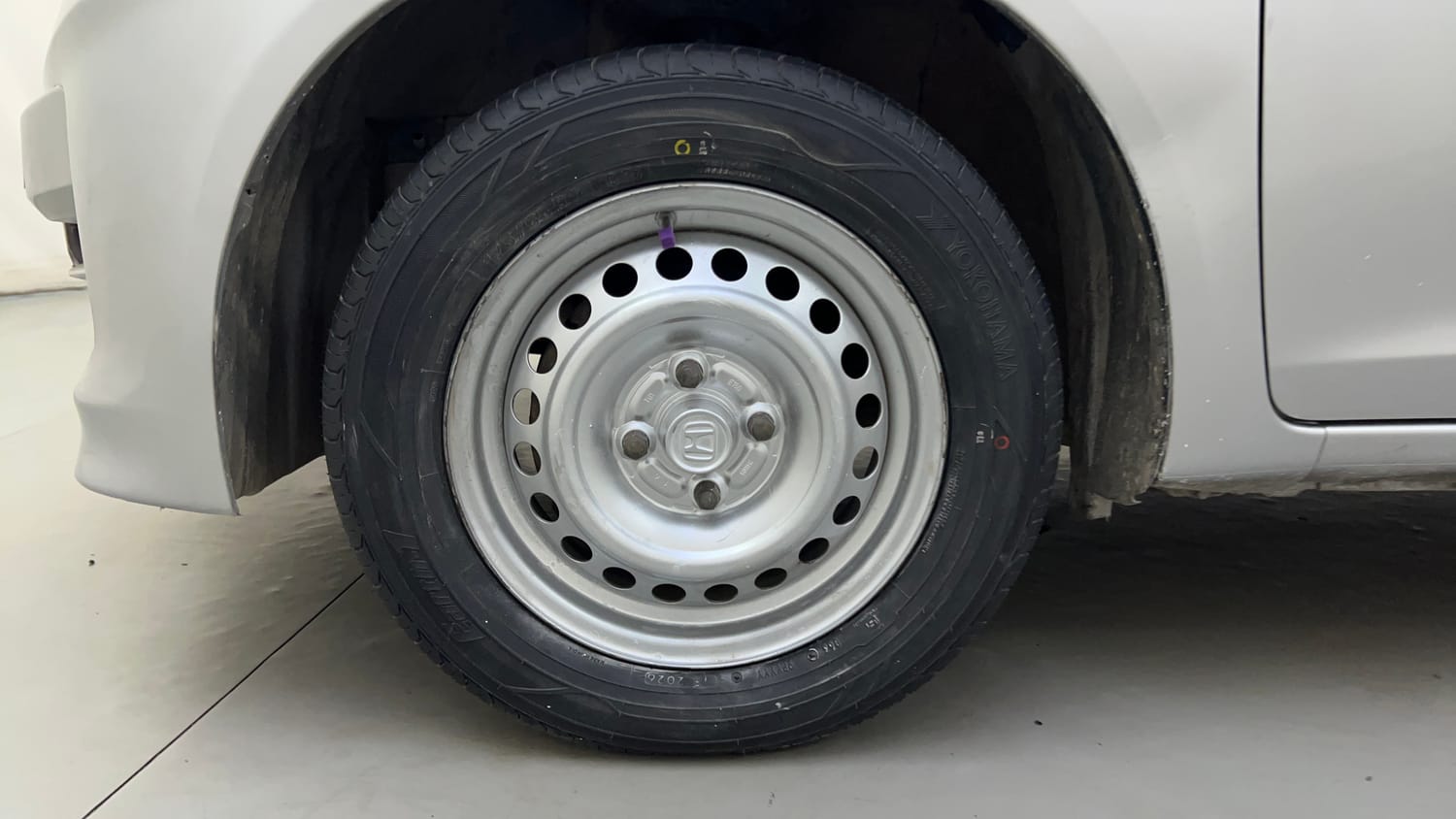 Used 2013 Honda Amaze 1.2 EX i-VTEC Petrol Manual tyres LEFT FRONT TYRE RIM VIEW