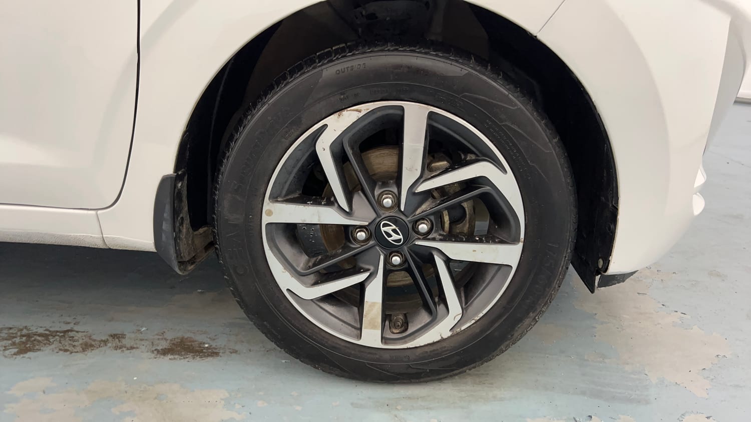 Used 2022 Hyundai Grand i10 Nios Asta 1.2 Kappa VTVT Petrol Manual tyres RIGHT FRONT TYRE RIM VIEW