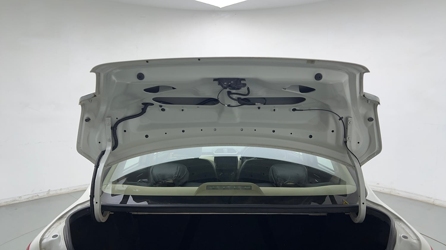 Used 2018 Maruti Suzuki Dzire VXi AMT Petrol Automatic interior DICKY DOOR OPEN VIEW