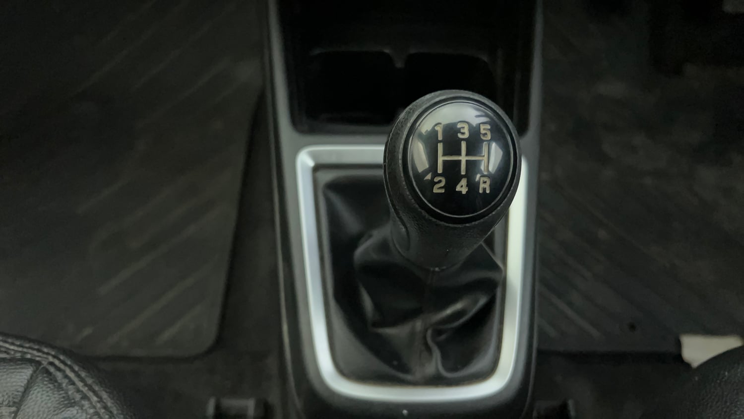 Used 2019 Maruti Suzuki Swift VXi Petrol Manual interior GEAR  KNOB VIEW