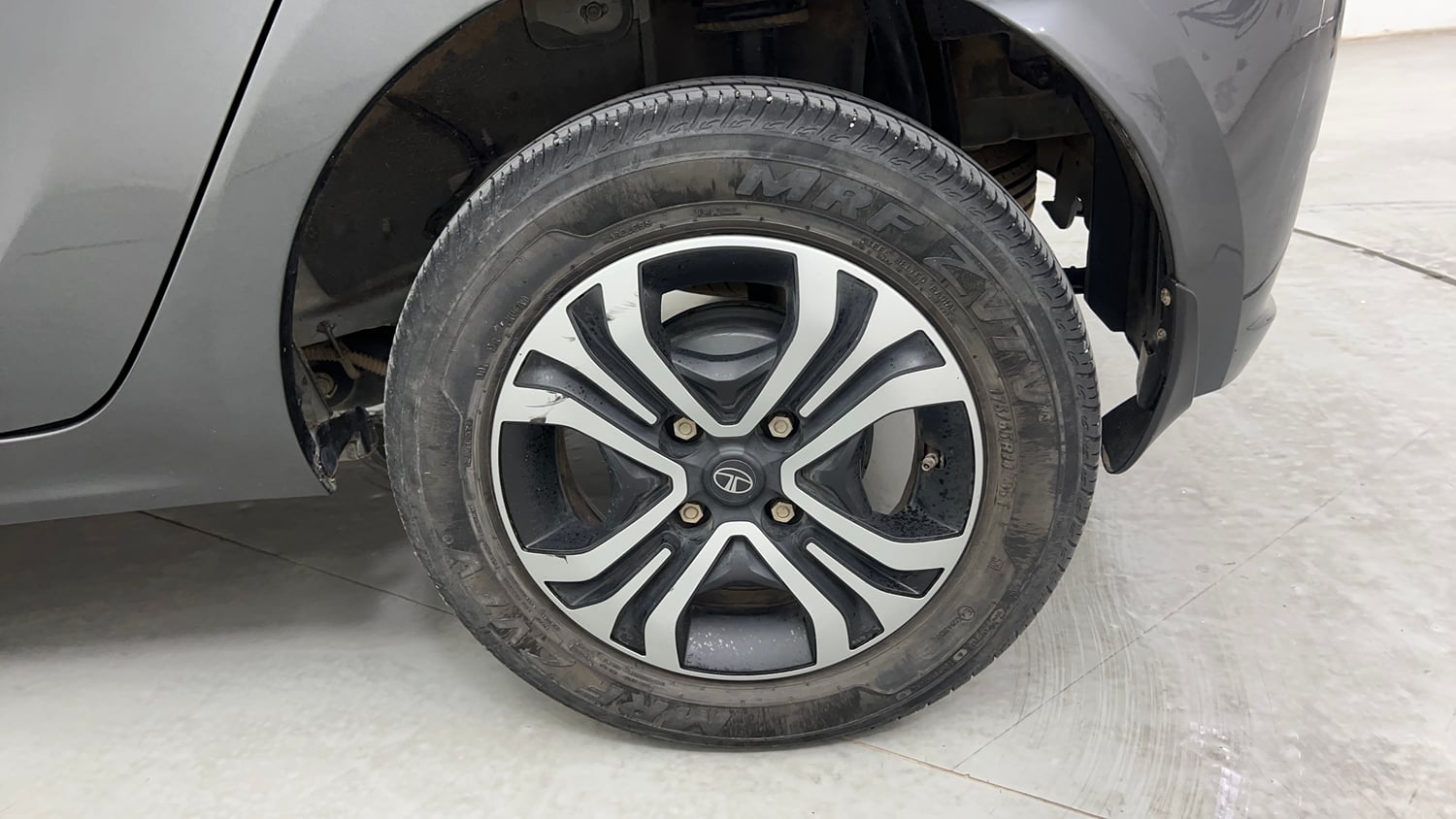 Used 2024 Tata Tiago XZA Plus iCNG Cng Automatic tyres LEFT REAR TYRE RIM VIEW