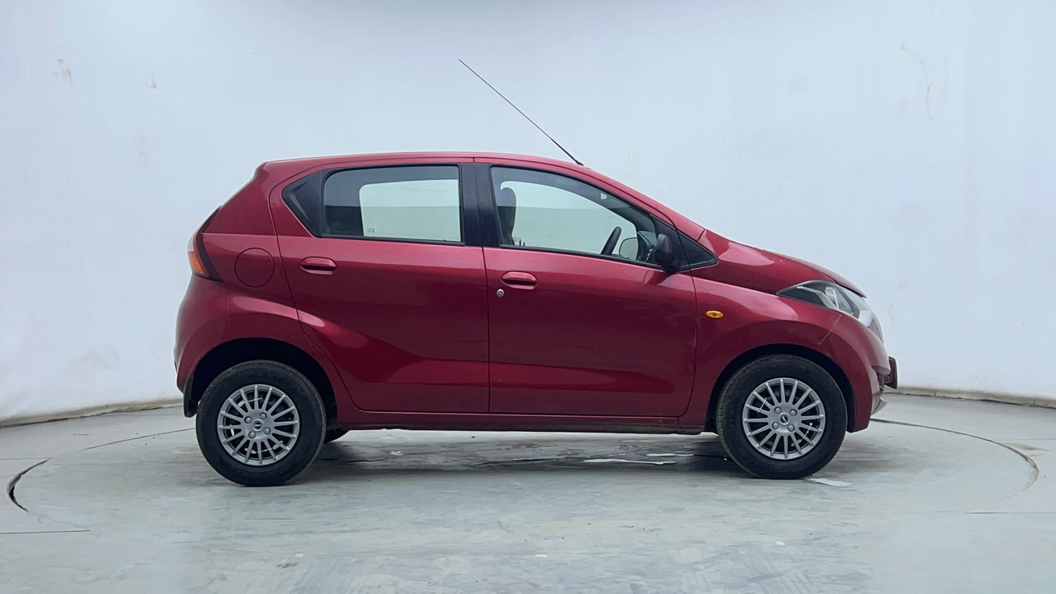 Used 2017 Datsun Redi-GO T (O) Petrol Manual exterior RIGHT SIDE VIEW