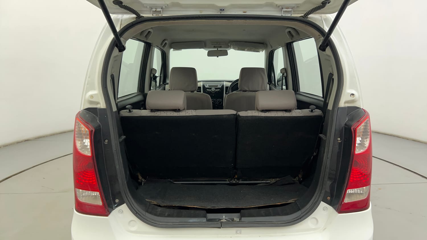 Used 2015 Maruti Suzuki Wagon R VXI Petrol Manual interior DICKY INSIDE VIEW