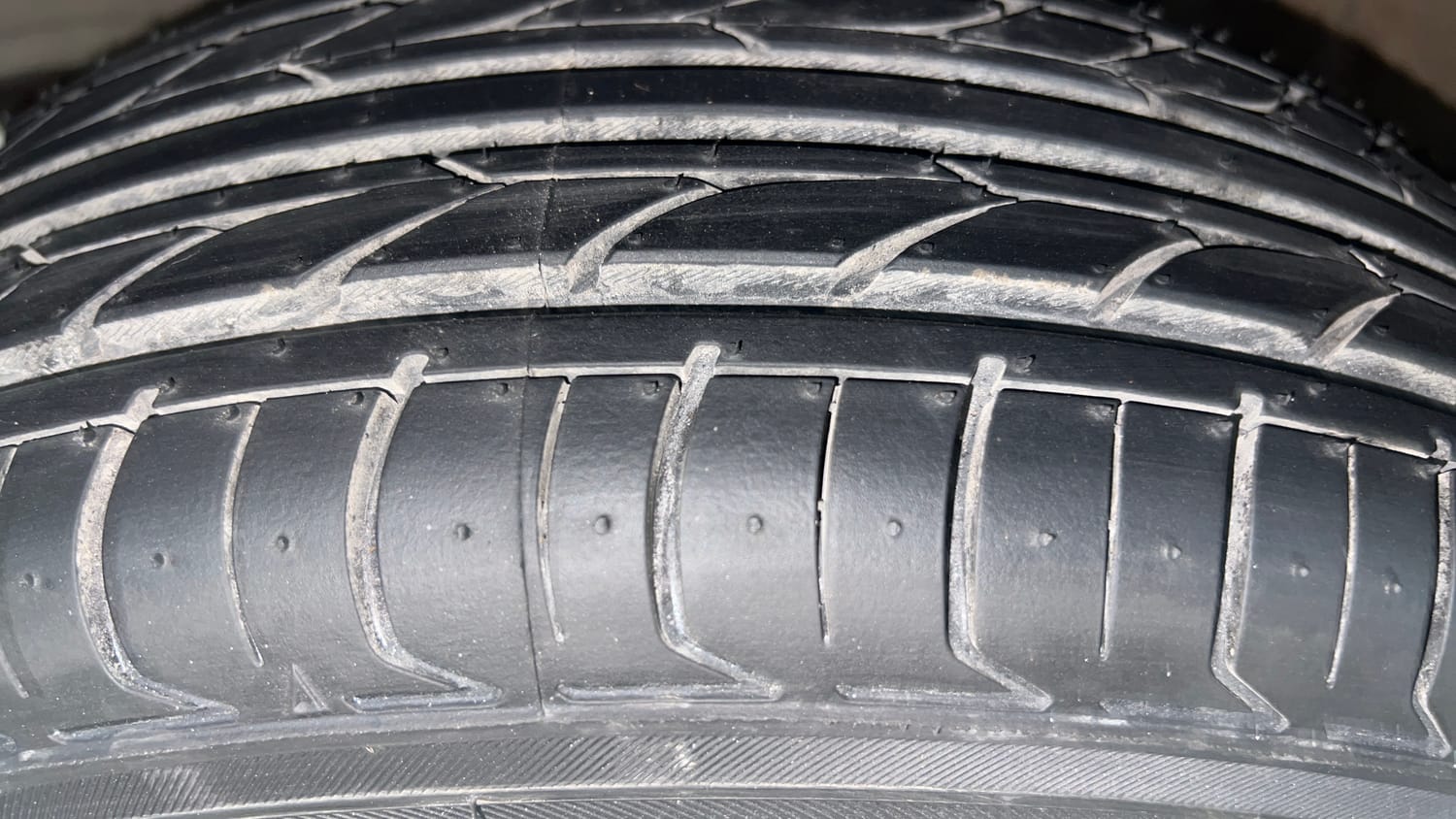 Used 2013 Honda Amaze 1.2 EX i-VTEC Petrol Manual tyres LEFT FRONT TYRE TREAD VIEW