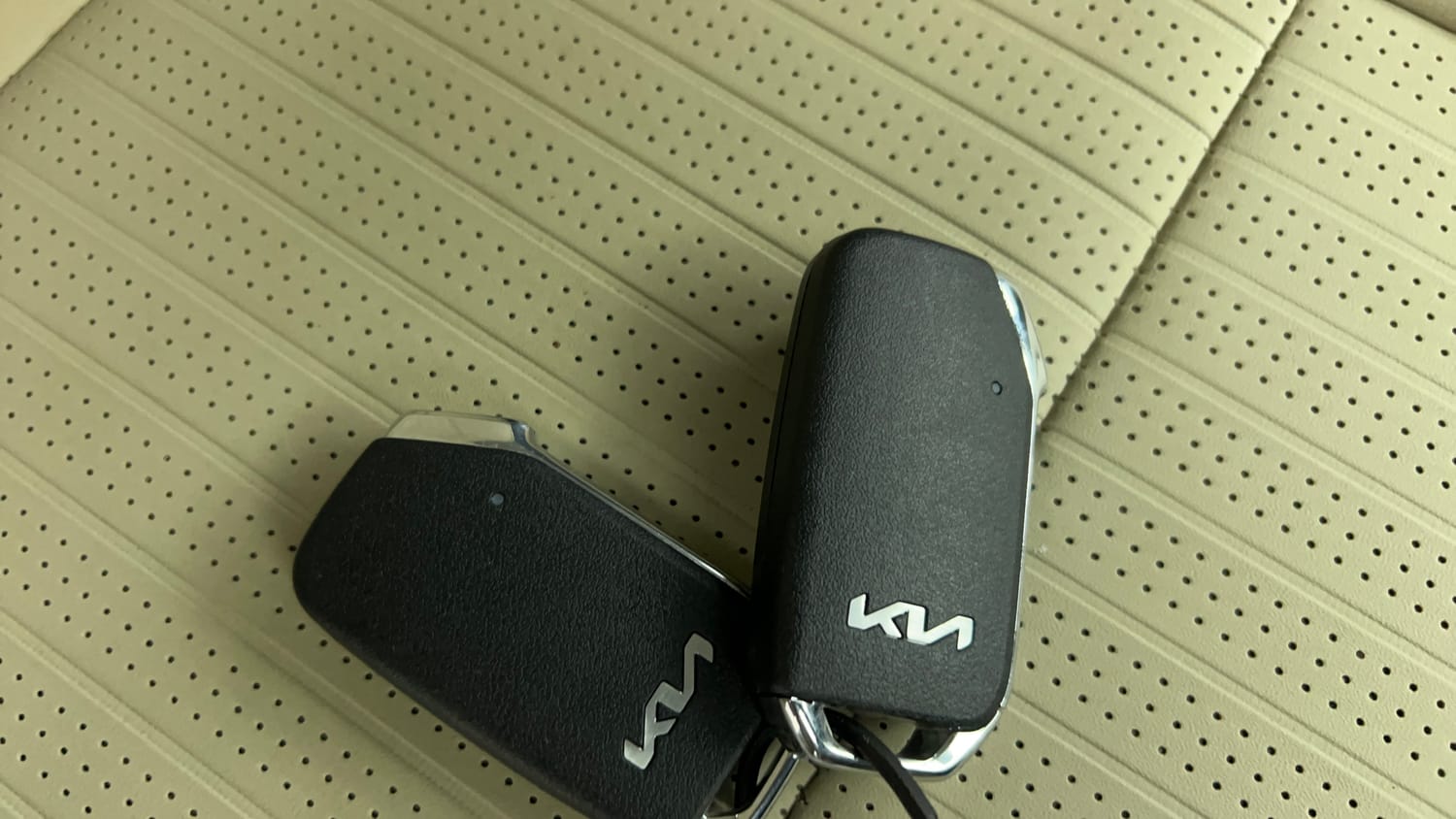 Used 2025 Kia Carens Clavis HTX Plus 1.5 Turbo Petrol 7STR DCT Petrol Automatic extra CAR KEY VIEW