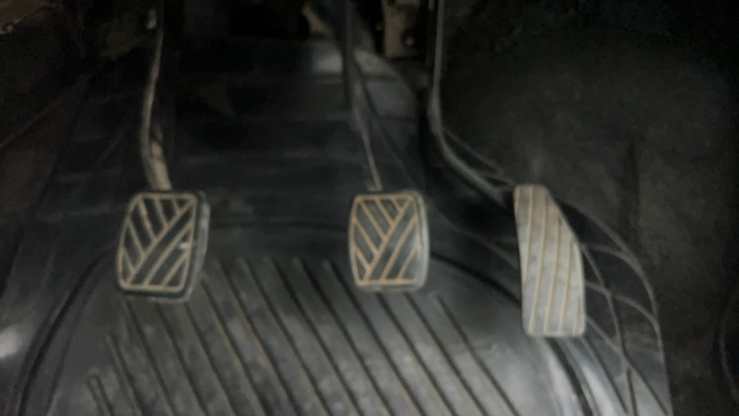 Used 2015 Maruti Suzuki Wagon R VXI Petrol Manual interior PEDALS VIEW