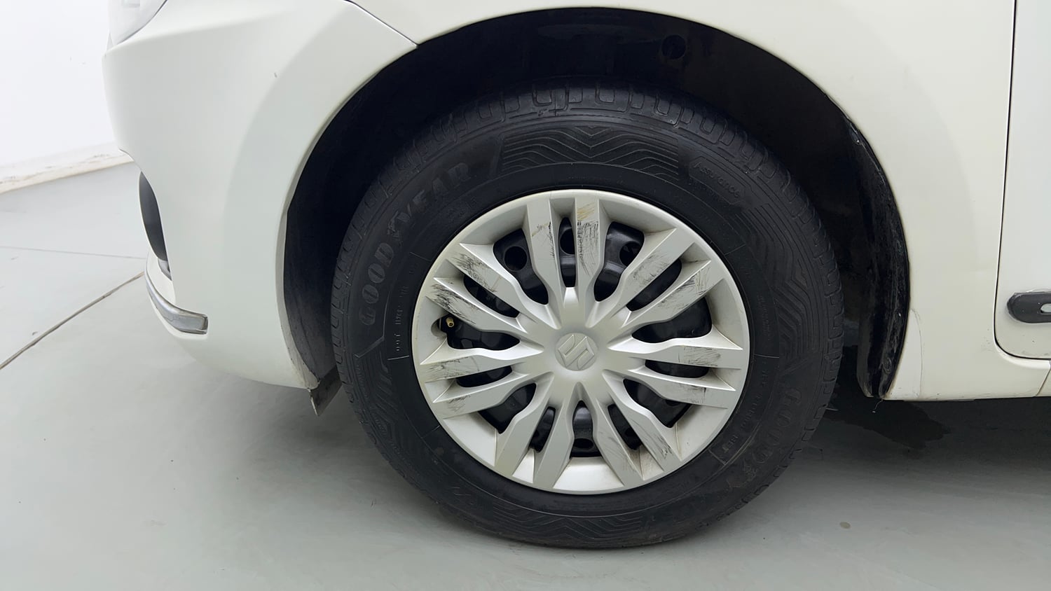 Used 2018 Maruti Suzuki Dzire VXi AMT Petrol Automatic tyres LEFT FRONT TYRE RIM VIEW