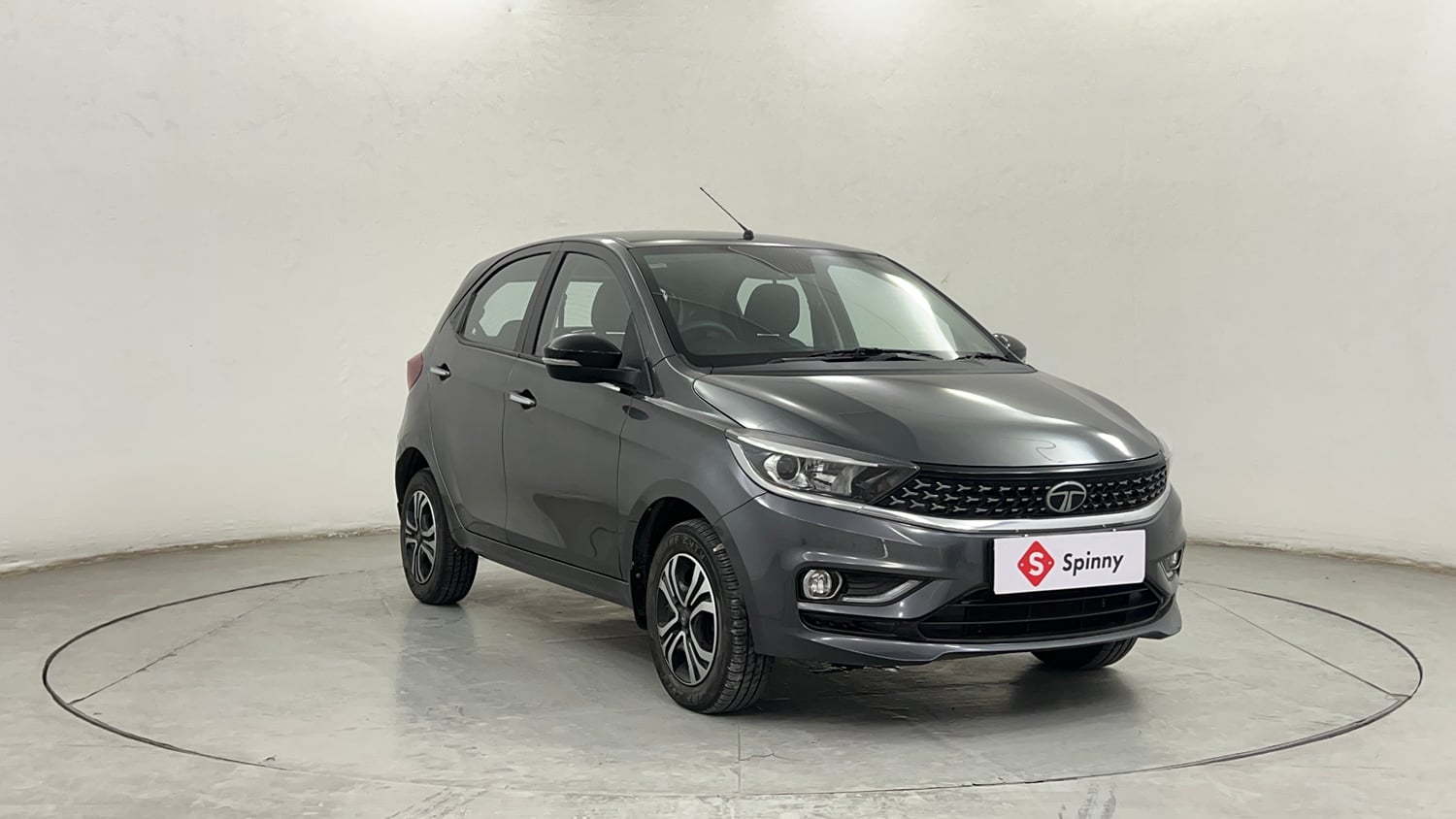 Used 2024 Tata Tiago XZA Plus iCNG Cng Automatic exterior RIGHT FRONT CORNER VIEW