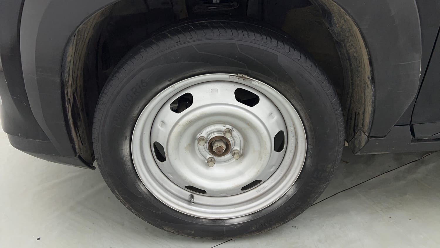 Used 2024 Nissan Magnite XE Petrol Manual tyres LEFT FRONT TYRE RIM VIEW