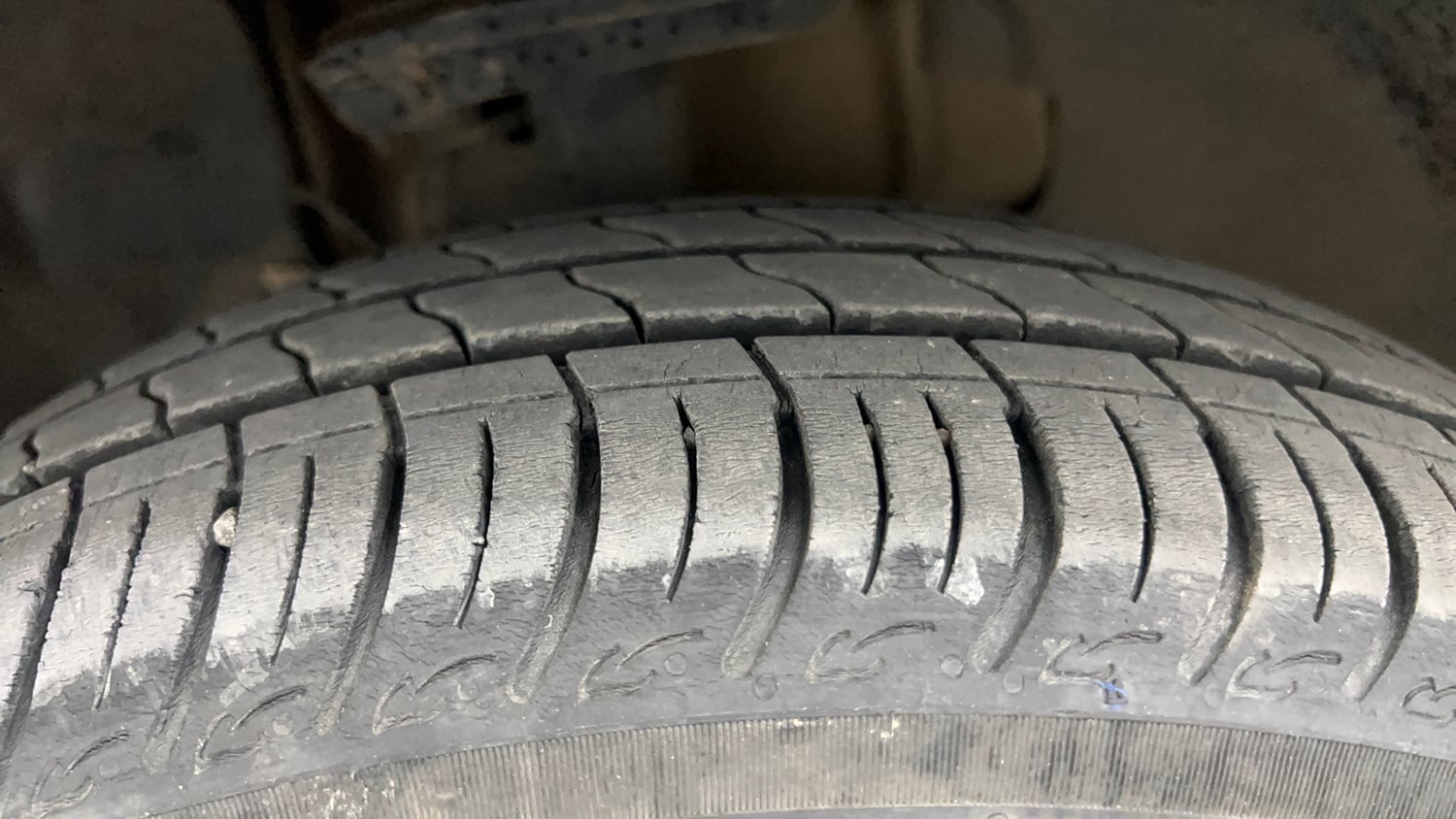 Used 2024 Tata Tiago XZA Plus iCNG Cng Automatic tyres LEFT FRONT TYRE TREAD VIEW