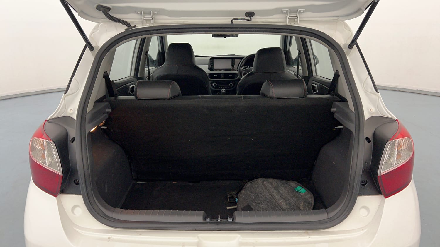 Used 2022 Hyundai Grand i10 Nios Asta 1.2 Kappa VTVT Petrol Manual interior DICKY INSIDE VIEW