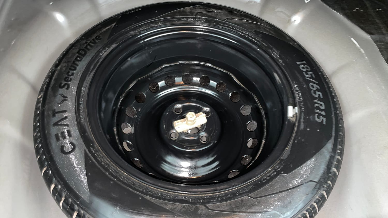 Used 2021 Hyundai Verna SX (O)1.5 MPi Petrol Manual tyres SPARE TYRE VIEW