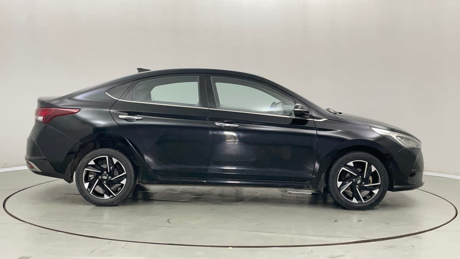 Used 2021 Hyundai Verna SX (O)1.5 MPi Petrol Manual exterior RIGHT SIDE VIEW