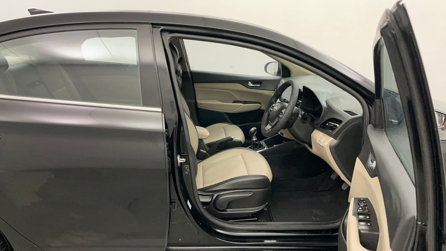 Used 2021 Hyundai Verna SX (O)1.5 MPi Petrol Manual interior RIGHT SIDE FRONT DOOR CABIN VIEW