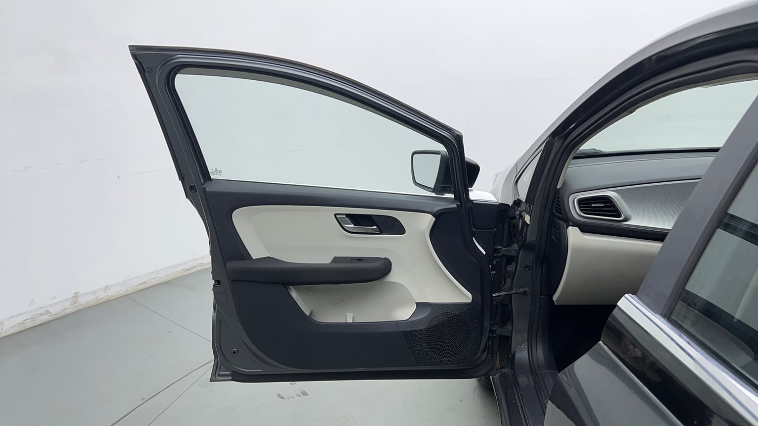 Used 2022 Tata Altroz XZ i-Turbo Petrol Petrol Manual interior LEFT FRONT DOOR OPEN VIEW