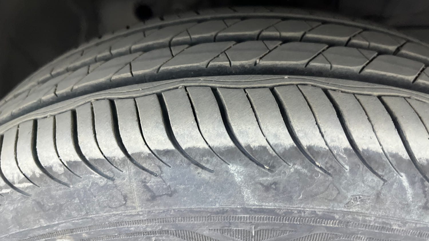 Used 2015 Honda City VX CVT Petrol Automatic tyres RIGHT FRONT TYRE TREAD VIEW