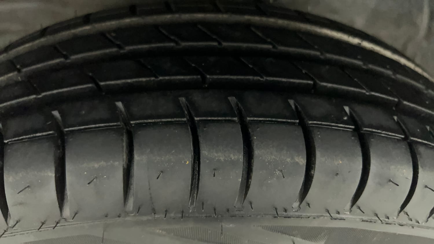 Used 2015 Maruti Suzuki Wagon R VXI Petrol Manual tyres LEFT FRONT TYRE TREAD VIEW
