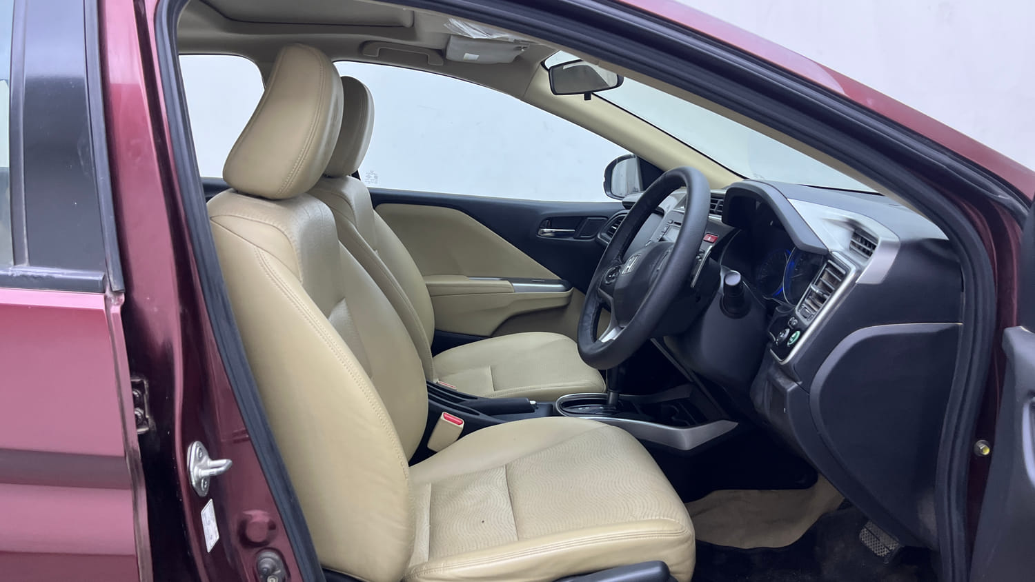 Used 2015 Honda City VX CVT Petrol Automatic interior RIGHT SIDE FRONT DOOR CABIN VIEW