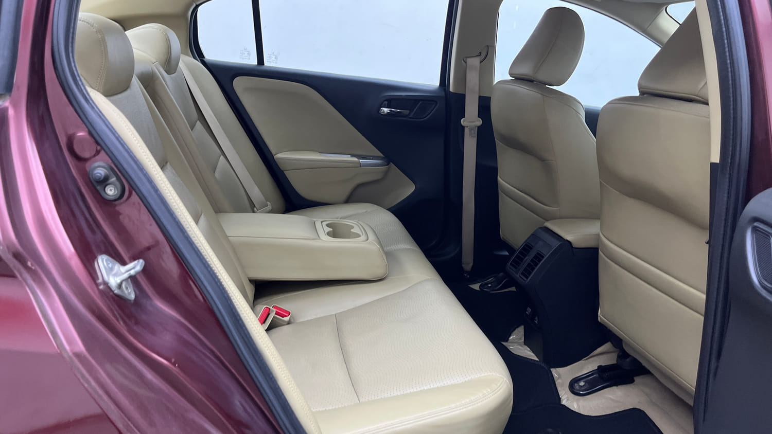 Used 2015 Honda City VX CVT Petrol Automatic interior RIGHT SIDE REAR DOOR CABIN VIEW