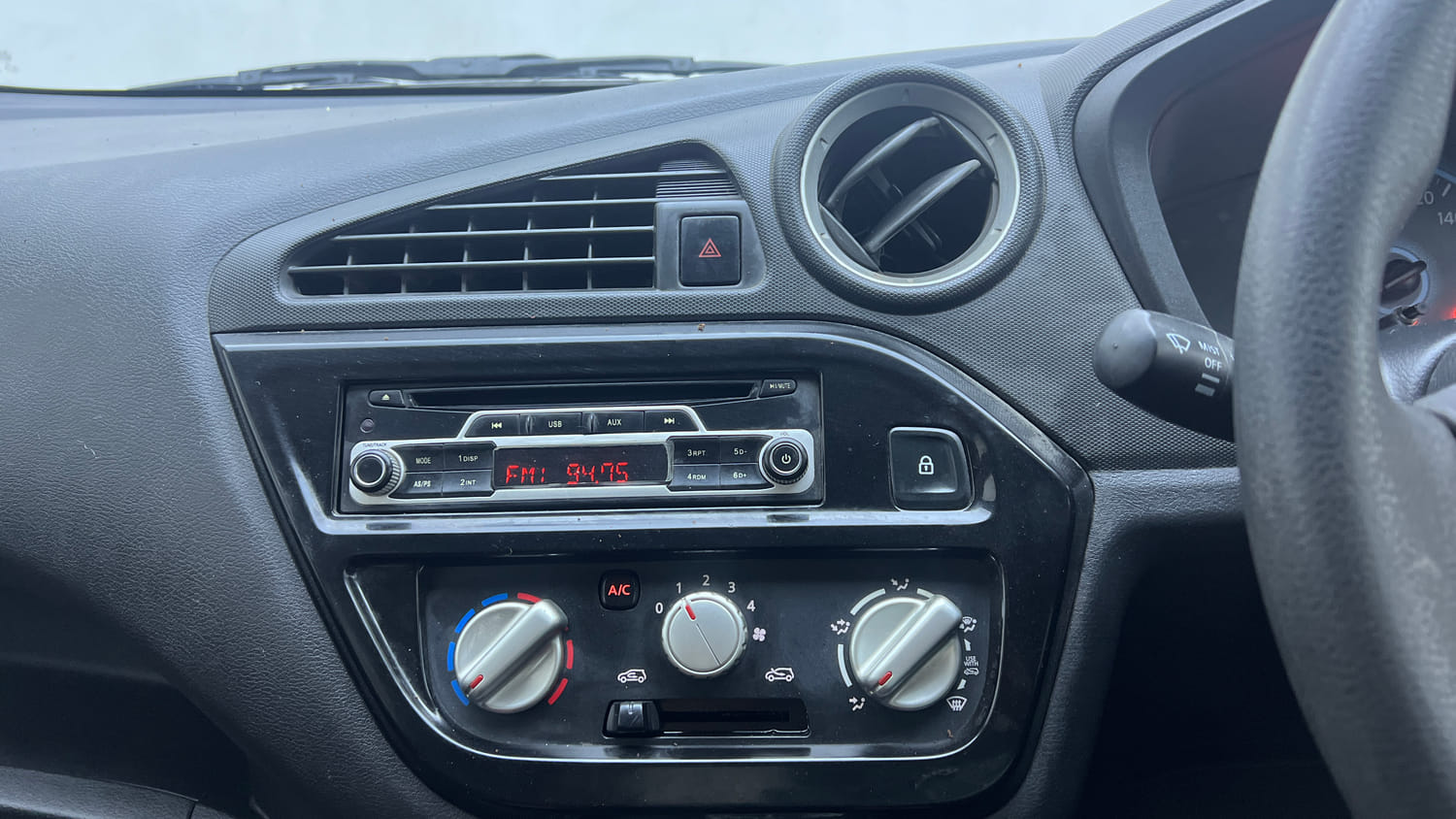 Used 2017 Datsun Redi-GO T (O) Petrol Manual interior MUSIC SYSTEM & AC CONTROL VIEW