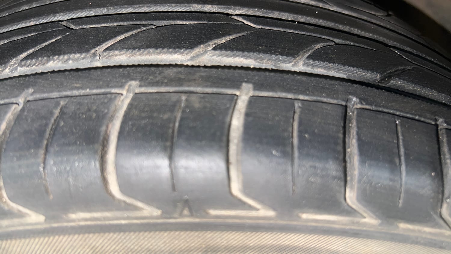 Used 2013 Hyundai Verna Fluidic 1.6 VTVT SX Opt AT Petrol Automatic tyres LEFT FRONT TYRE TREAD VIEW