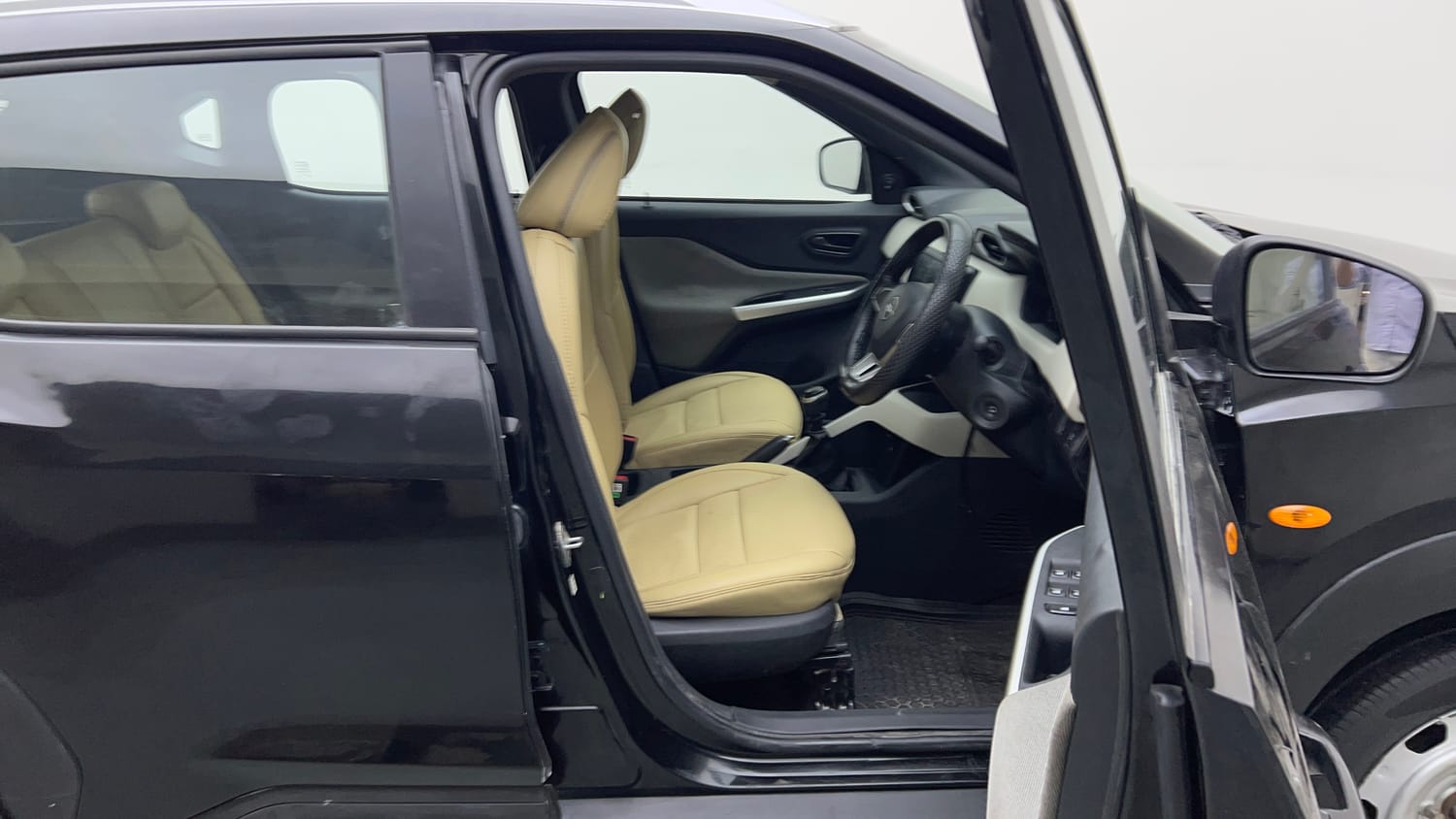 Used 2024 Nissan Magnite XE Petrol Manual interior RIGHT SIDE FRONT DOOR CABIN VIEW