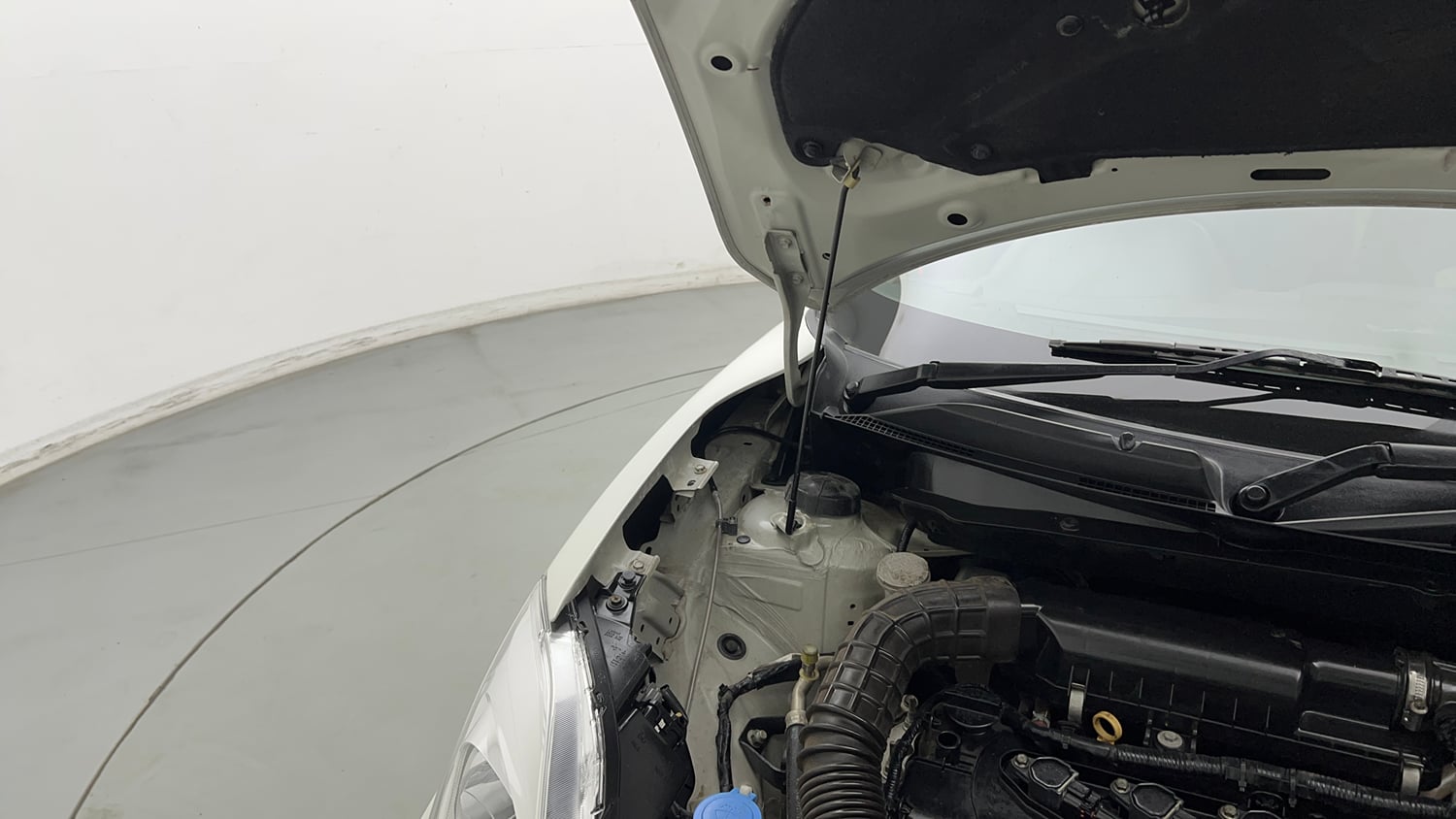 Used 2018 Maruti Suzuki Dzire VXi AMT Petrol Automatic engine ENGINE RIGHT SIDE HINGE & APRON VIEW