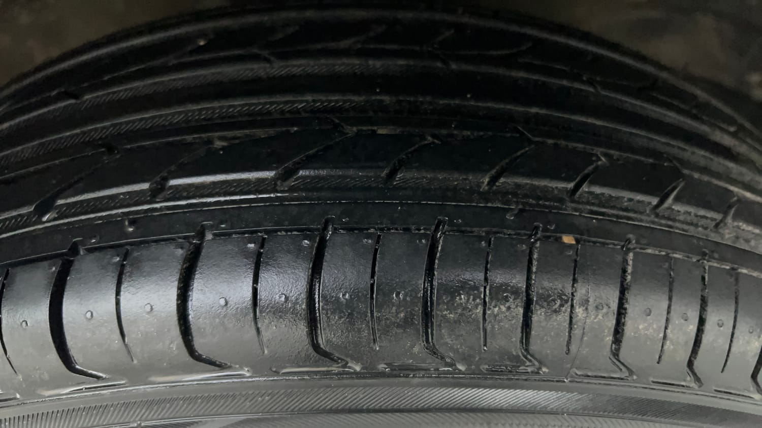 Used 2015 Maruti Suzuki Wagon R VXI Petrol Manual tyres RIGHT FRONT TYRE TREAD VIEW
