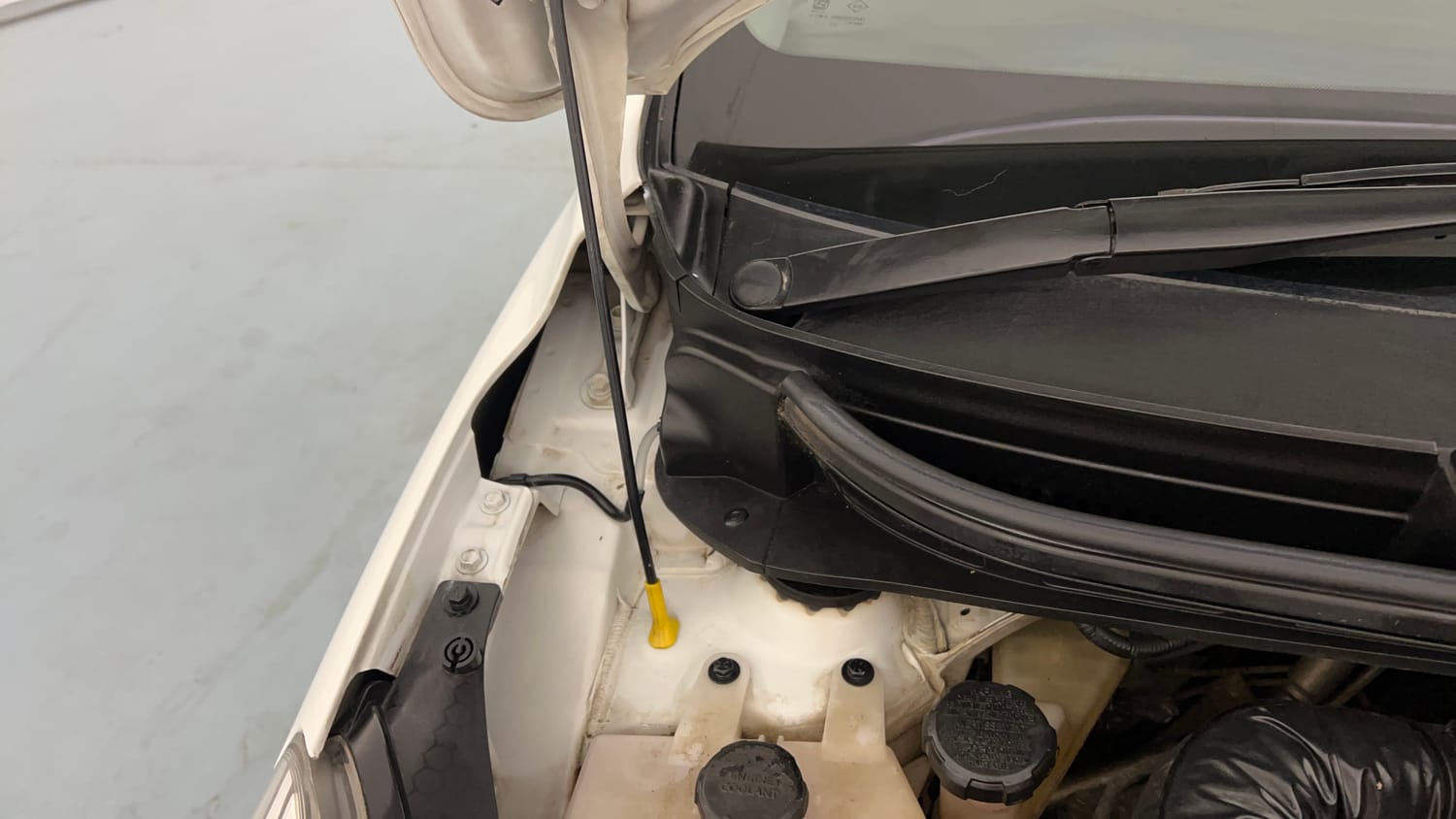Used 2022 Hyundai Grand i10 Nios Asta 1.2 Kappa VTVT Petrol Manual engine ENGINE RIGHT SIDE HINGE & APRON VIEW